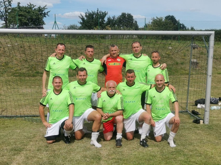 III miejsce Oldbojów Iskry Czernice w silnie obsadzonym turnieju piłkarskim w Przechlewie.