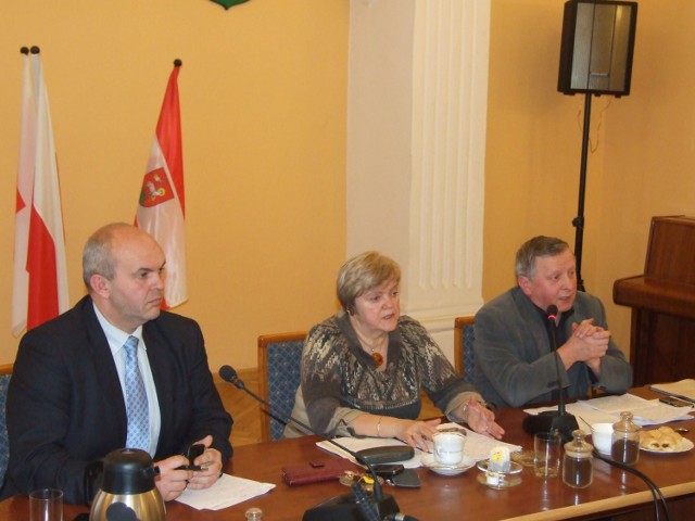 W posiedzeniu komisji zdrowia uczestniczył skarbnik powiatu Sławomir Kaftan (z lewej)