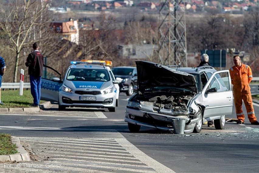 Kolejny wypadek na trasie Świebodzice - Wałbrzych [ZDJĘCIA]