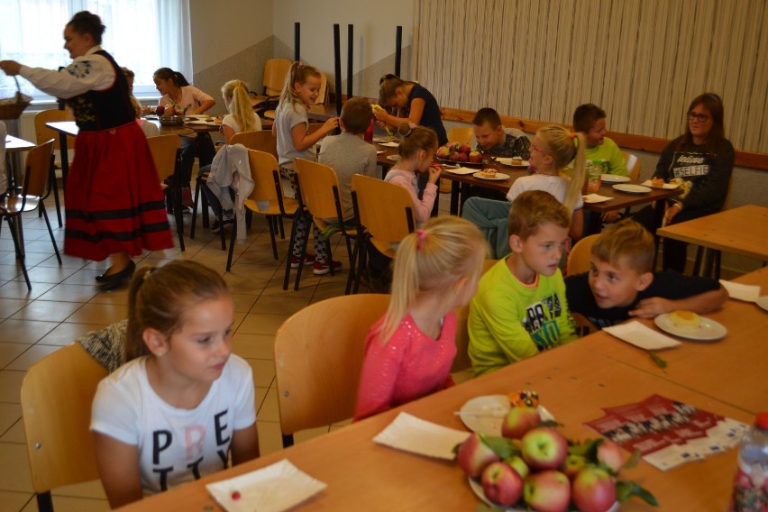 Dzieci ze szkoły w Kaliskach od najmłodszych lat uczą się zdrowego odżywiania