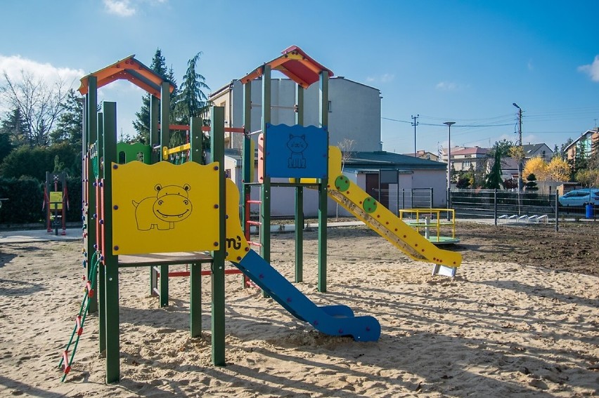 W Skierniewicach powstał kolejny plac zabaw i siłownia plenerowa