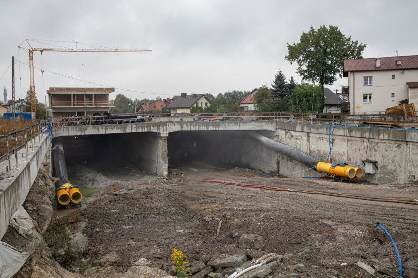 Kraków. Budowa Trasy Łagiewnickiej: drążą tunele, przekładają tory do Zakopanego [ZDJĘCIA]