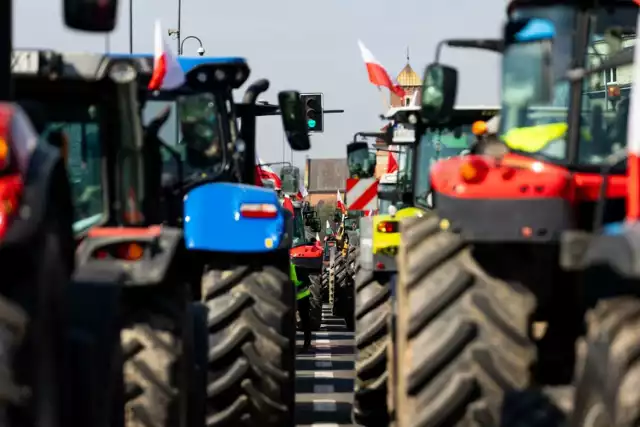 Dziś rano jeden z protestujących rolników został potrącony przez samochód osobowy koło Mogilna.