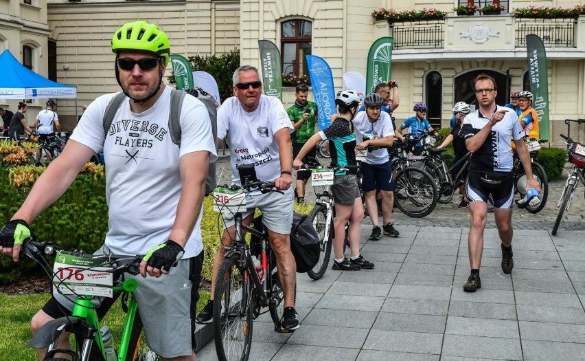 Gdy rowerzyści startowali ze Starego Rynku, pogoda jeszcze...