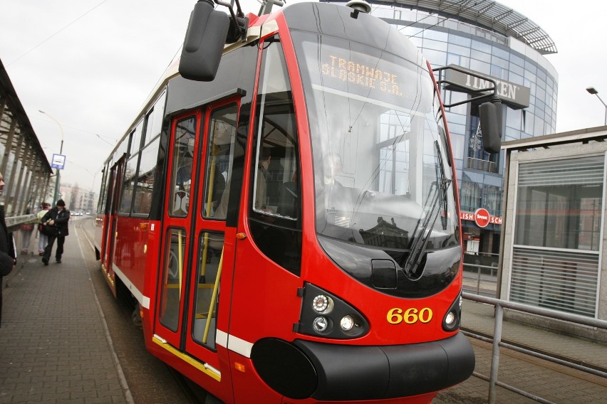 Zmodernizowany tramwaj zaprezentowany w Sosnowcu ZDJĘCIA