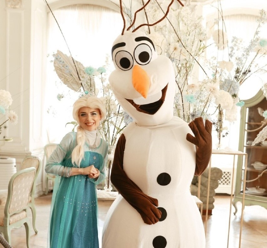 Nie ma świątecznego klimatu bez elfów ani... Olafa,...