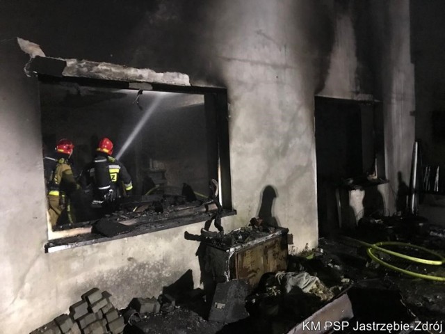 Pożar domu w Jastrzębiu! 12 strażaków w akcji przy ulicy Okopowej