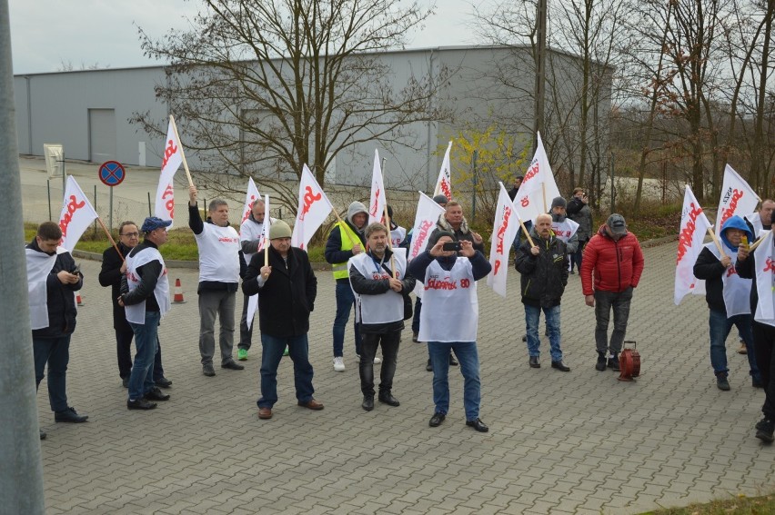 Protestowano między innymi przeciwko zwolnieniom...