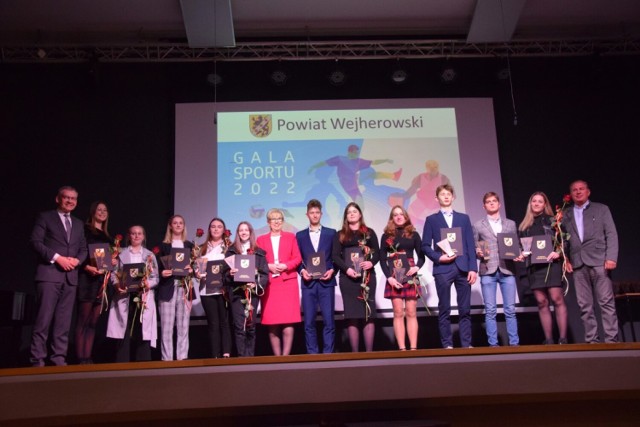 Sandra Lieske i Dominika Szatkowska (KS GOKKEN Chwaszczyno, karate shotokan), Lena Jachimek (KS Badminton School Gdynia, badminton), Dominik Bielawa i Anna Bielawa (WKS Śląsk Wrocław, pływanie), Mikołaj Borski, Radosław Kryś, Karolina Szalast, Kamil Damentka (UKS Tri-Team Rumia, triathlon i pływanie), Tytus Butowski (KS AZ AWFiS Gdańsk, żeglarstwo), Oliwia Miotke (KJ Pegaz Reda, jazda konna), Norbert Czerwionka (KS Wejher Wejherowo, lekkoatletyka), Jagoda Łągiewczyk (UKS Jantar Gdynia, gimnastyka artystyczna), Karolina Wittbrodt, Julia Staniszewska, Julia Mudlaf, Anna Wypych (Karate Klub Wejherowo, karate tradycyjne), Patrycja Gajewska, Emilia Kusy (Sopocki Klub Lekkoatletyczny, lekkoatletyka), Paulina Stenka, Zuzanna Kalbarczyk, Natalia Stemplewska, Patryk Siwa, Bartłomiej Drewa (Wejherowskie Stowarzyszenie Sportowe, kickboxing), Michał Muklewicz (KS Green Club Gdańsk, bilard), Błażej Dąbrowski, Kacper Konkol, Marcin Osuch, Igor Pawłowicz, Błażej Pawłowicz, Maksymilian Krampa, Andrzej Becker (Powiatowy Zespół Placówek Oświatowo-Wychowawczych w Wejherowie, radiojachting), Anna Ławrukajtis (Rumski Klub Sportowy, lekkoatletyka), Marta Klimek (WKKiSS Apollo, podnoszenie ciężarów), Michał Czapiński (niezrzeszony, biegi), Mateusz Tesmar (UKS Simba Reda, judo) oraz Michał Greszta (Polski Związek Wędkarski, wędkarstwo)