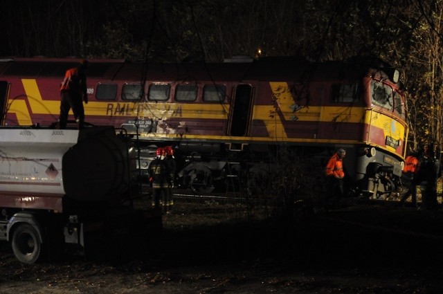 Wykolejenie pociągu na dworcu kolejowym w Śremie 21/22.11.2013/ Fot. Adrian Domański