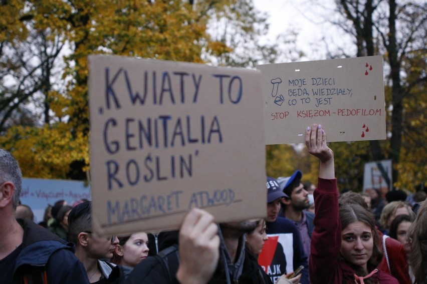 Protest "Jesień Średniowiecza" w Warszawie. "Niech PiS wie,...