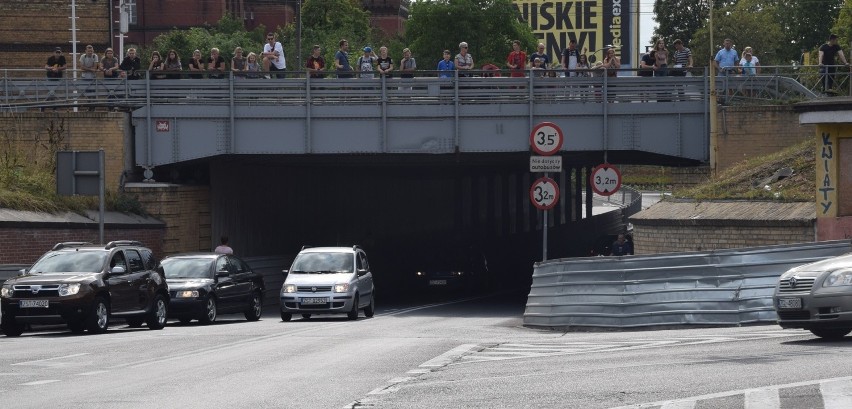 Godzina "W" u zbiegu ulic Barnima, Wyszyńskiego i Dworcowej...