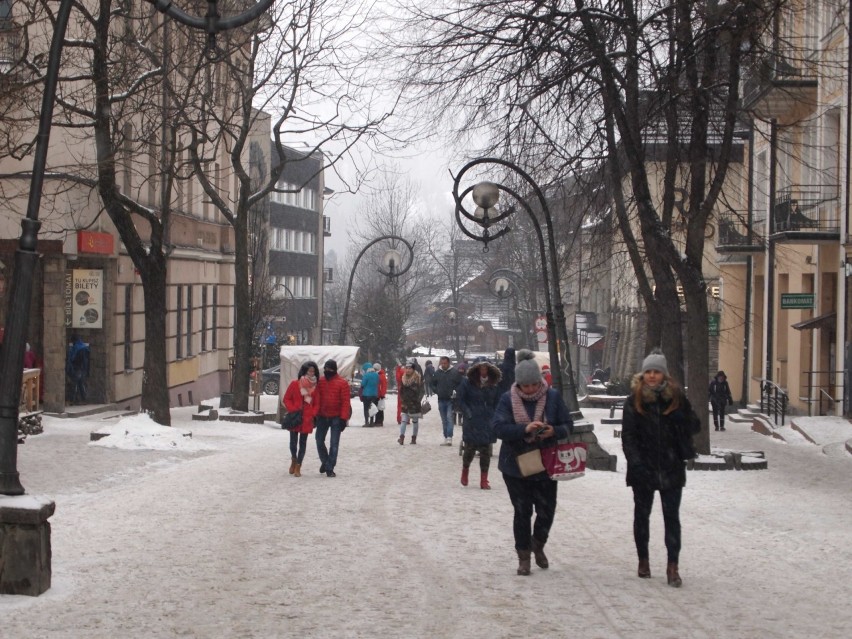 Tak wygląda pierwszy dzień wiosny w Zakopanem. Cały na biało [ZDJĘCIA]