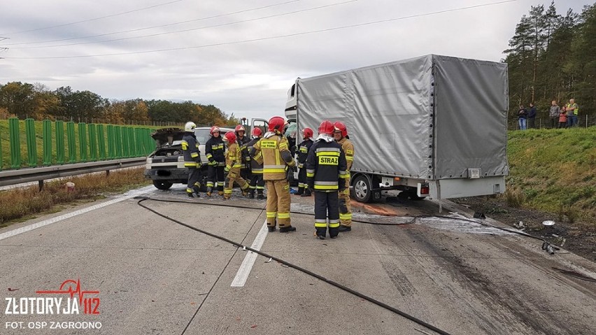 Wypadek na A4. Bus wjechał w służby drogowe [ZDJĘCIA]