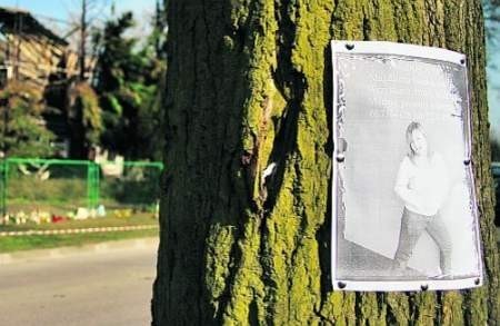 Fot. Michał Nicpoń 15-letnia Magda zaledwie kilka dni śmiała się z plakatów rozwieszonych na drzewach. Szybko okazało się, że wróciła do płonącego hotelu w Kamieniu Pomorskim i zginęła z całą rodziną