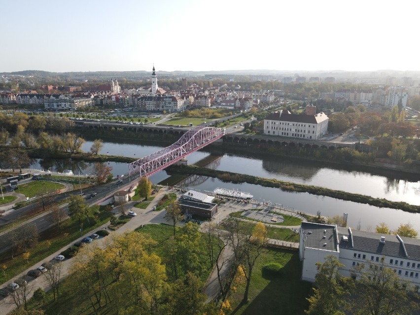 Głogów z drona. Najnowsze zdjęcia miasta. Panorama na Odrę i...