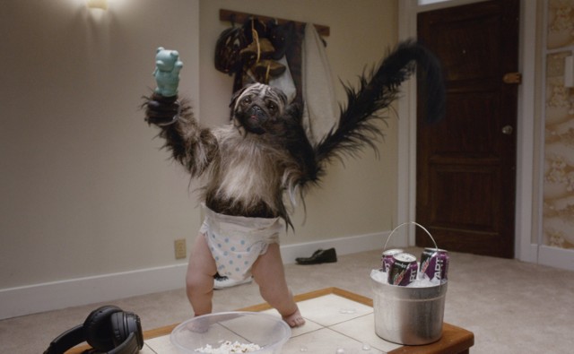 Szczeniak, małpa i dziecko w jednym. Reklama, która bije rekordy popularności w USA