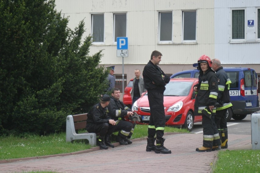 W rumskim Urzędzie Miasta ewakuowano pracowników i petentów. Fałszywy alarm bombowy? [ZDJĘCIA]