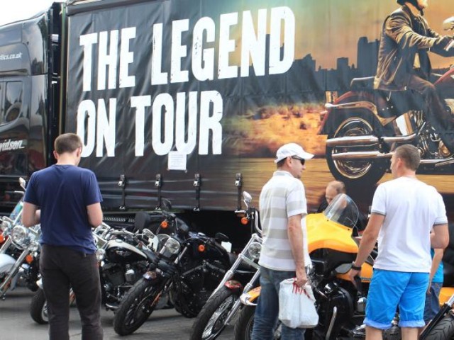 W ramach wielkiej trasy po 16 krajach, ciężarówka The Legend on ...