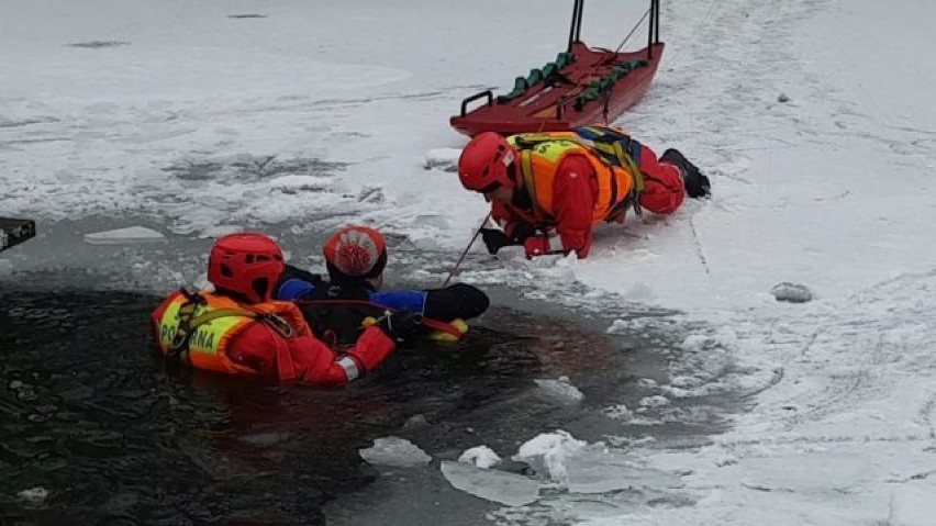 Strażacy ochotnicy i zawodowi ćwiczyli i testowali sprzęt na Kanale Grunwaldzkim [ZDJĘCIA]