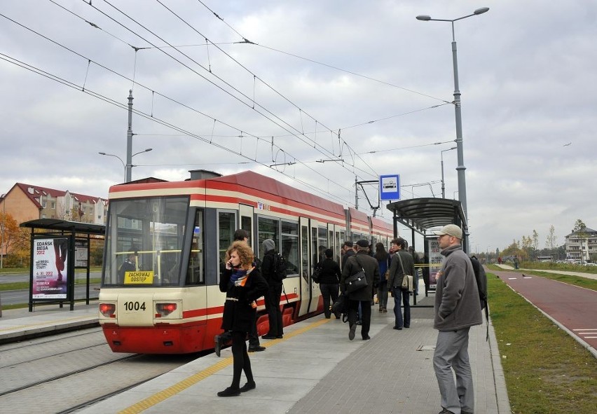 Komunikacja: Od pętli na Chełmie do pętli przy ul. Świętokrzyskiej brakuje automatów biletowych