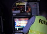 Nielegalne automaty przy ul. Polnej w Tomaszowie zatrzymane przez policję