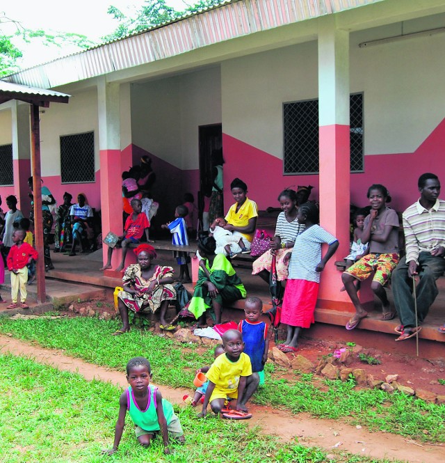 Misja i szpital w wiosce Bangadou opiekuje się Pigmejami