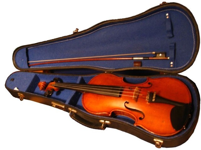 Źródło: http://commons.wikimedia.org/wiki/File:Violin_case.jpg