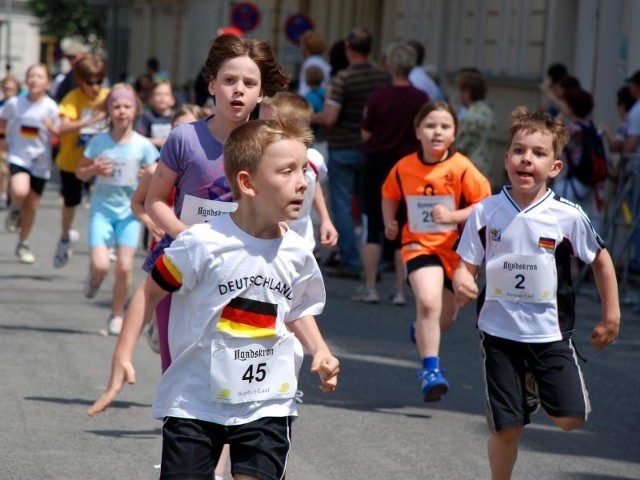 Kiedy dorośli pokonują trasę maratonu, swój bieg mają także najmłodsi