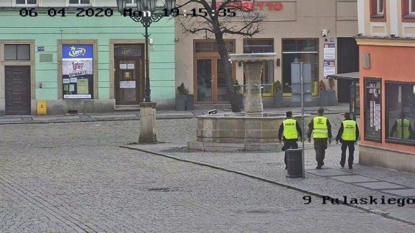 Straż Miejska w Świdnicy apeluje: zostań w domu i patroluje ulice (ZDJĘCIA)