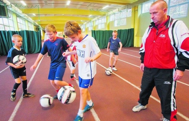 Dorośli oczekują od dzieci i młodzieży sukcesów sportowych, ale oszczędzają na szkoleniu