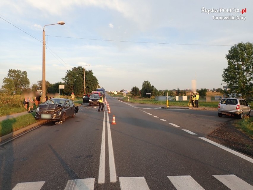 Wypadek w Tarnowskich Górach. Zderzyły się trzy samochody.