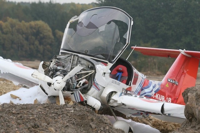 Wypadek awionetki Katowice Muchowiec: Maszyna została rozbita podczas lądowania.