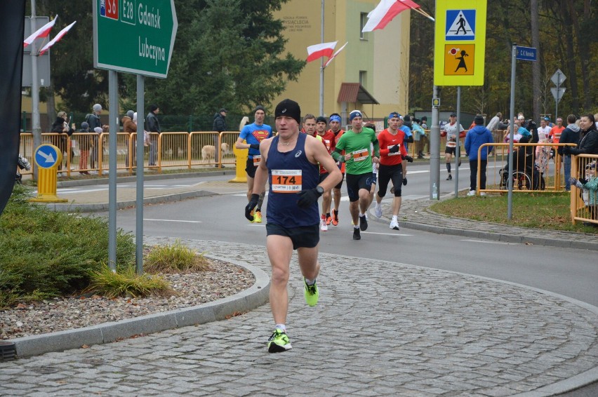 2,5 tysiąca biegaczy na starcie Goleniowskiej Mili Niepodległości. Zwycięstwo goleniowianina