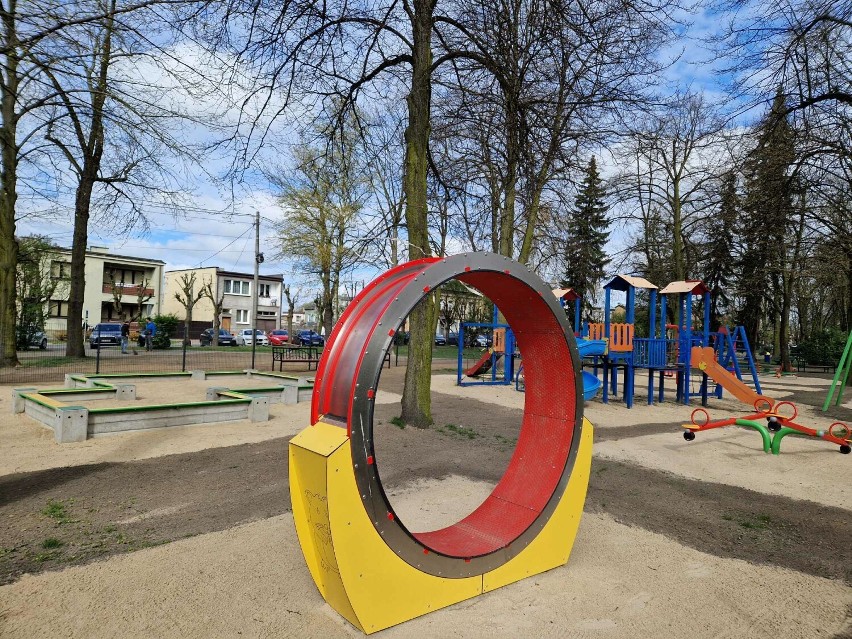 Zmodernizowany plac zabaw w Parku Niepodległości w Błaszkach...