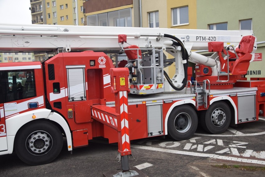 42-metrowy nowy podnośnik sieradzkich strażaków w akcji