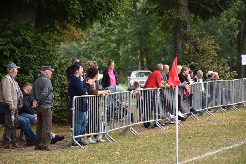 Sława Sławno grała w czerwonych strojach