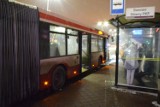 Wybił szybę w autobusie i uderzył kierowcę. 24-latek został zatrzymany