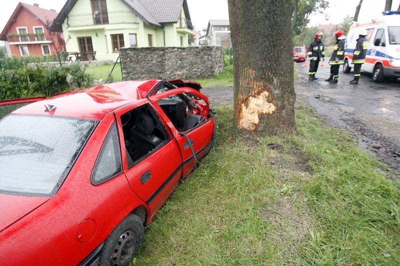 Legnica: Czterech rannych w wypadku w Dobrzejowie (ZDJĘCIA)