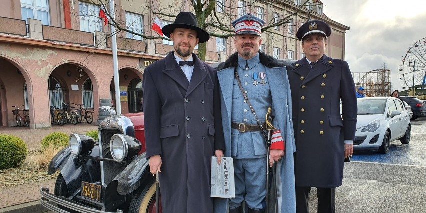 Zaślubiny Polski z morzem (2020) we Władysławowie: Generał Józef Haller, Wiceadmirał Kazimierz Porębski i Wojewoda Stefan Łaszewski jadą nad Bałtyk, do Wielkiej Wsi...