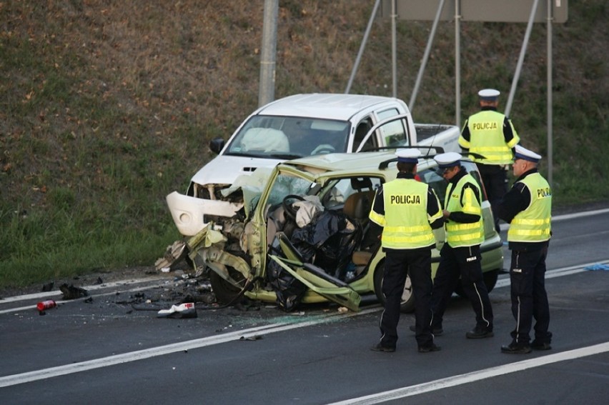 Śmiertelny wypadek w Prochowicach, zginęły dwie osoby [ZDJĘCIA]