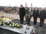  Władze Miasta Suwałk oddały na cmentarzu hołd zmarłym prezydentom 