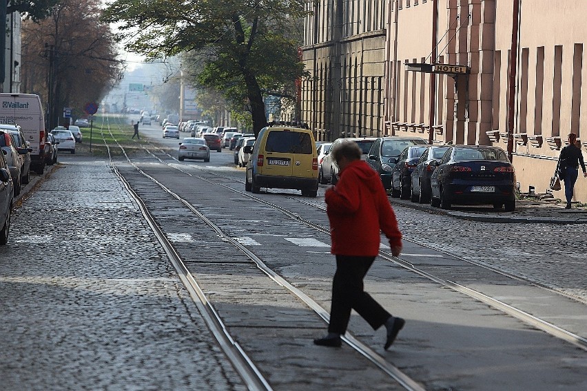 Odcinek torowiska na Legionów między Gdańską i Kasprzaka...