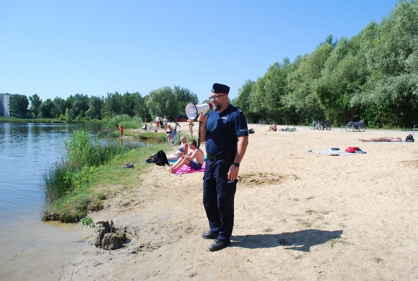 Rzeszowscy policjanci i strażacy kontrolowali dziś kąpielisko na Żwirowni