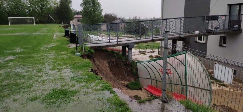 Zniszczone przez wodę boisko w Zawadzie w Wodzisławiu Śl.