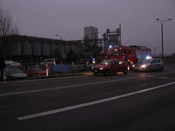 Wypadek w Mostach: Zderzyły się dwa auta. Dwie osoby w szpitalu [FOTO + FILM]