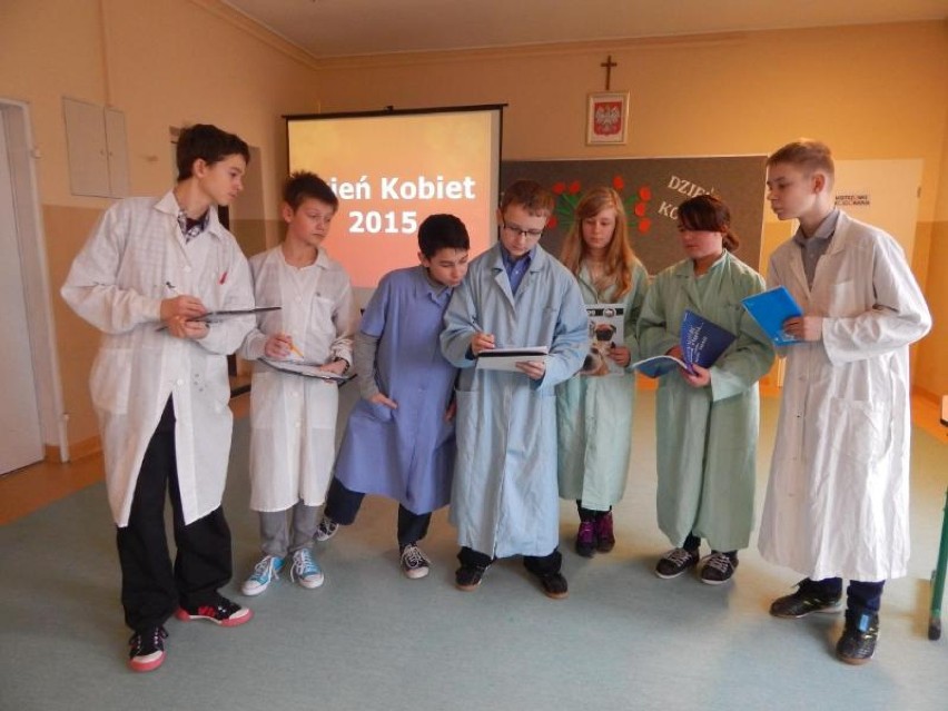 Dzień Kobiet w Zespole Szkół w Czeczewie - uczniowie przygotowali bukiet występów