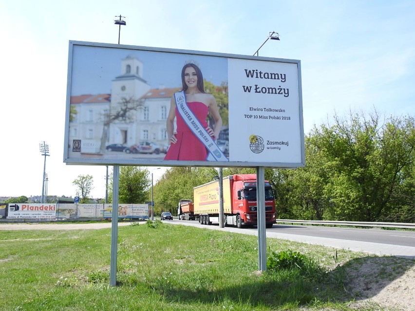 Piękne Miss Ziemi Łomżyńskiej witają podróżujących