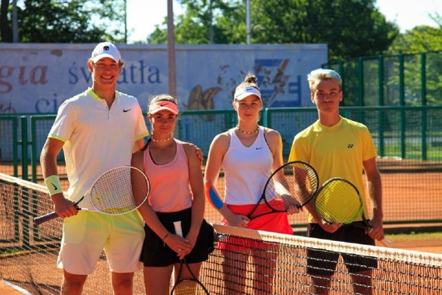 Zuzanna Szczepańska zdobyła złoto w deblu i srebro w mikście, a Dawid Wiśniewski sięgnął po srebro w mikście i brąz w singlu