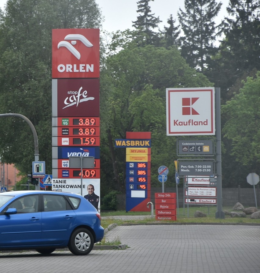 Stacja Orlen na alei Powstańcow Wlkp. (12 maja)